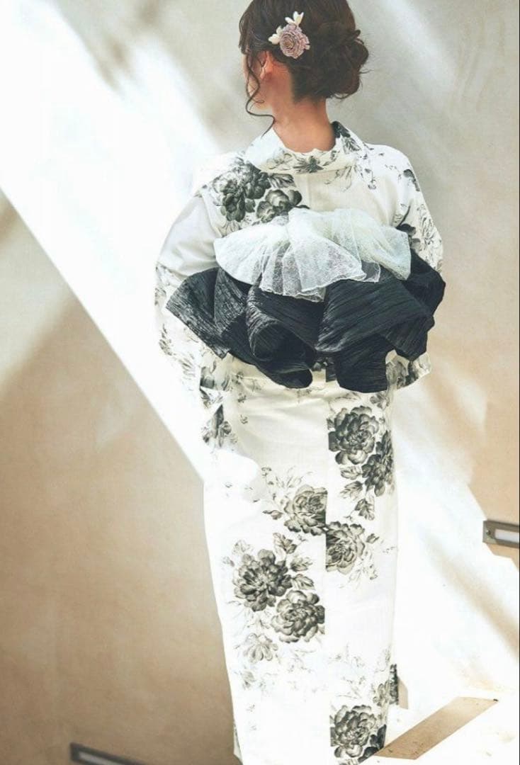 Ditaモノクロ花柄 水彩の十六夜色