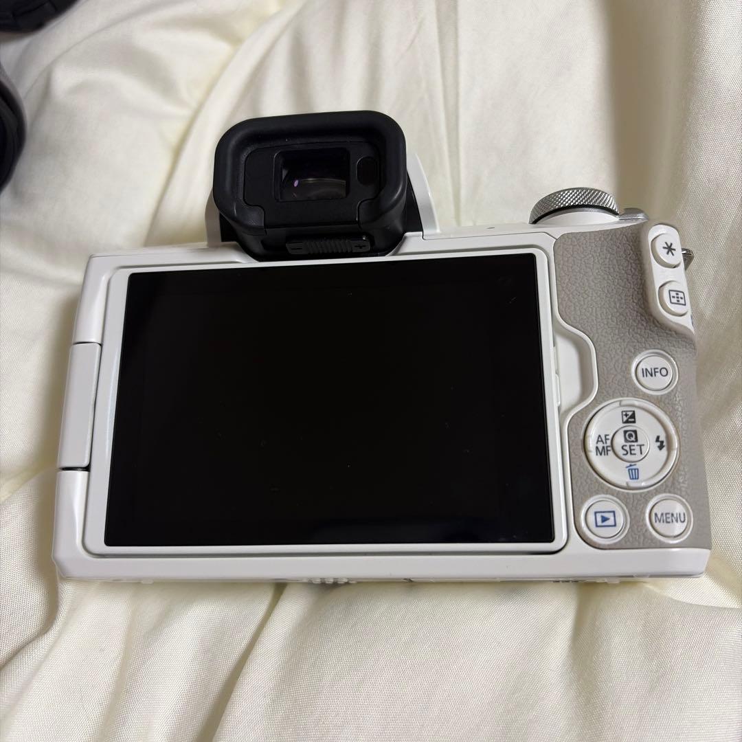 Canon EOS Kiss M2 ミラーレスカメラ