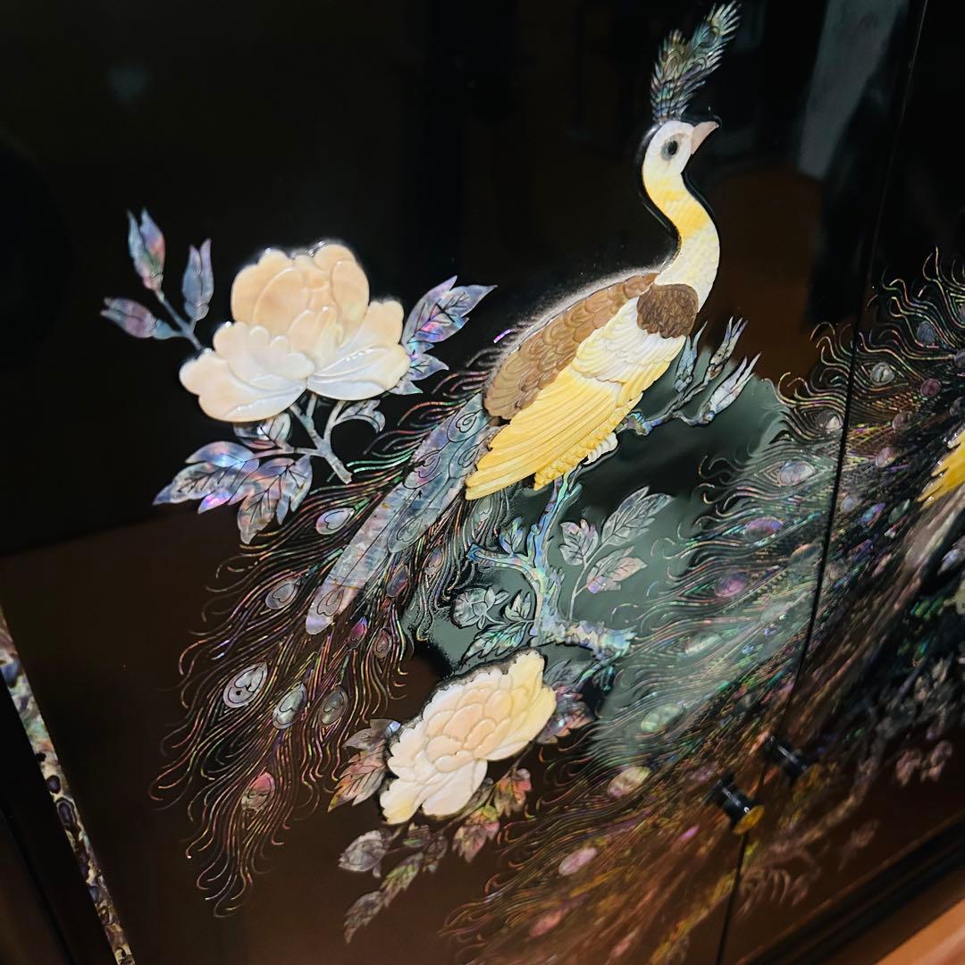 螺鈿細工キャビネット　箪笥　高級家具　孔雀　鶴　月　動物柄　韓国　中国　民芸家具