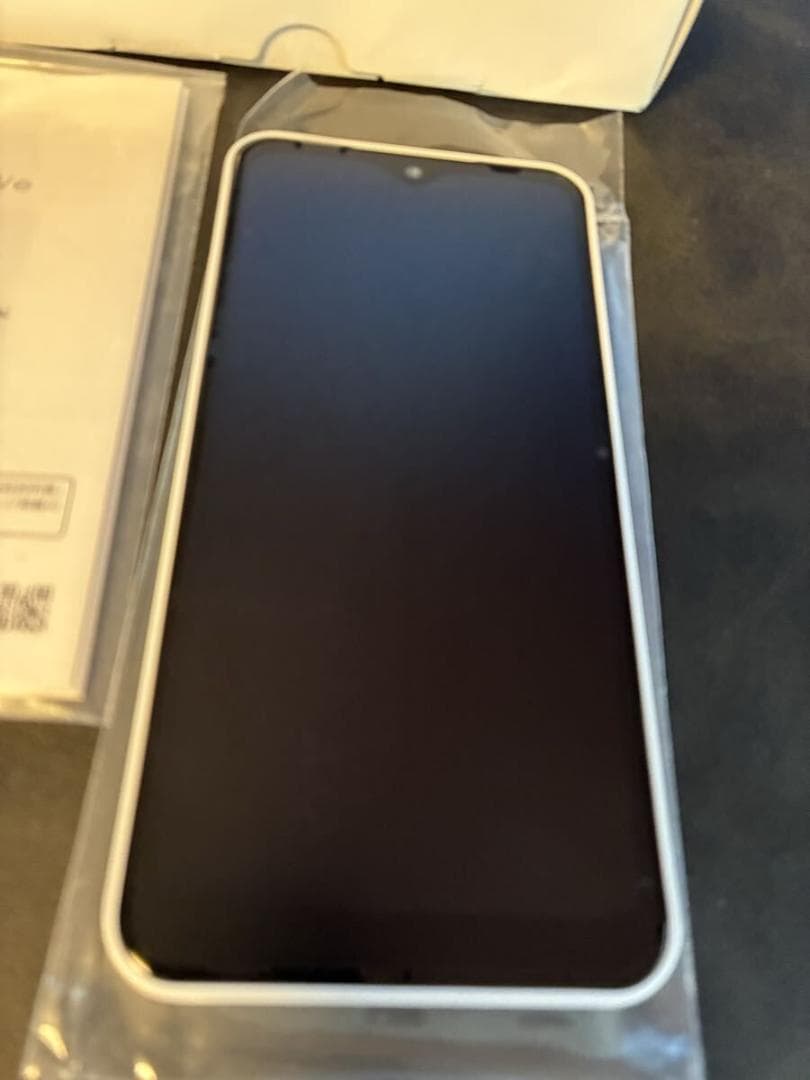 新品同様 arrows We F-51B ホワイト docomo SIMフリー