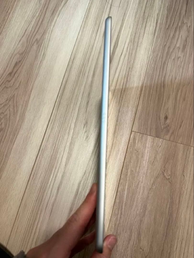 iPad 第9世代 シルバー 64GB【ゴーストタッチあり】