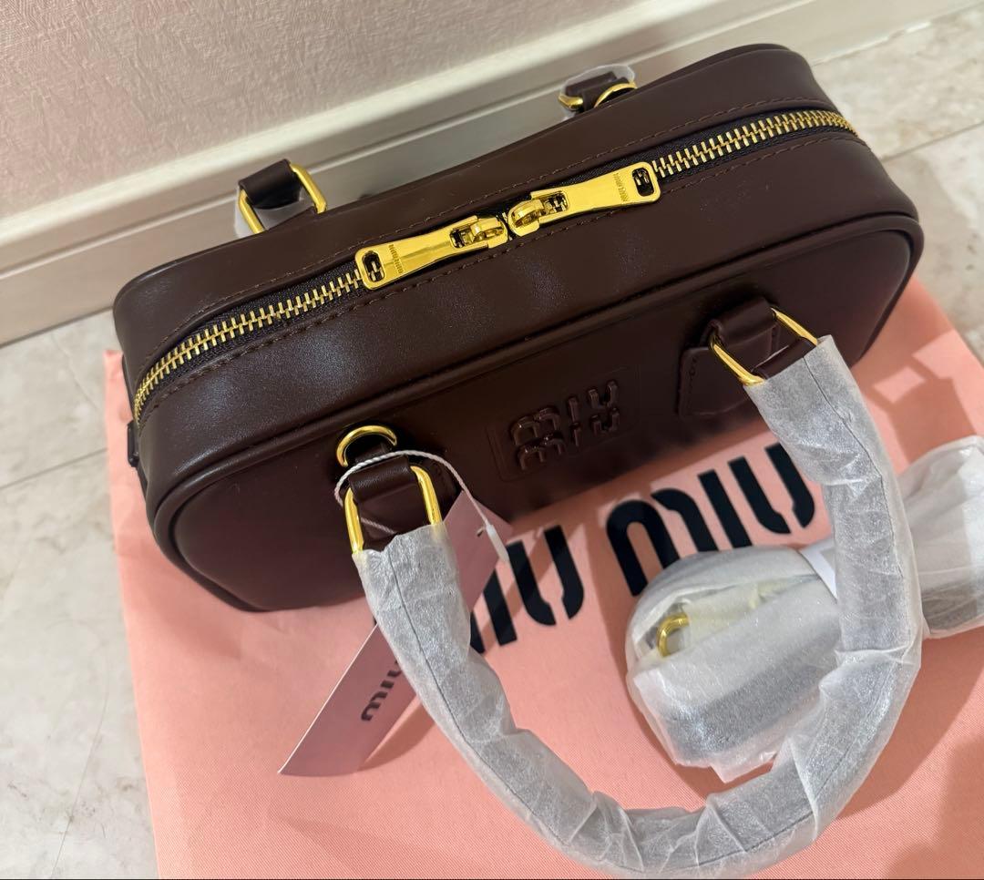 ラスト1点 miumiu系お好きな方 アルカディレザーハンドバッグ 新品未使用