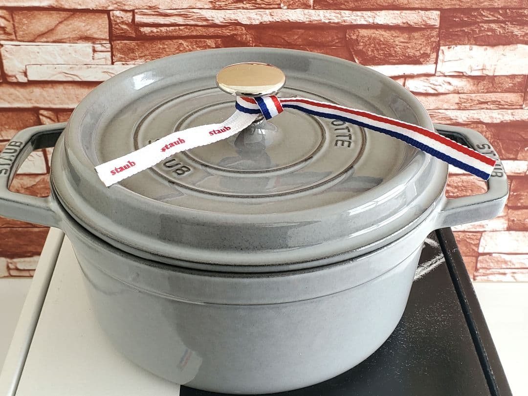 【美品/週末値下げ】staub ピコ・ココット ラウンド 　22㎝　ストウブ