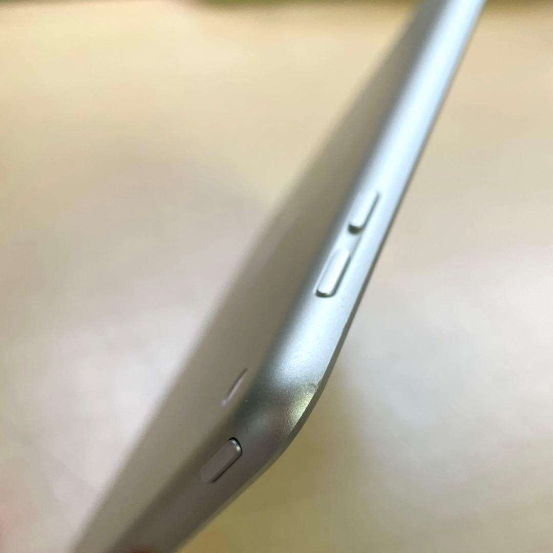 iPad 第6世代　A1893　Wi-Fiモデル　シルバー　32GB 美品#5