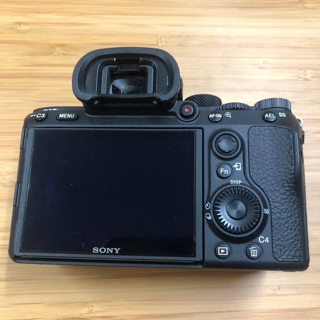 美品Sony α7 III ミラーレスカメラILCE-7M3シャッター1574回