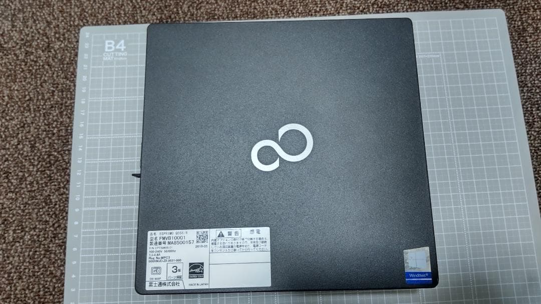 富士通 ESPRIMO Q556/R と Q556/P の２台