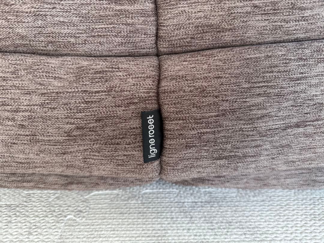 リーン・ロゼの「ロゼトーゴ」（Togo）3人掛けソファ＋オットマン2つ