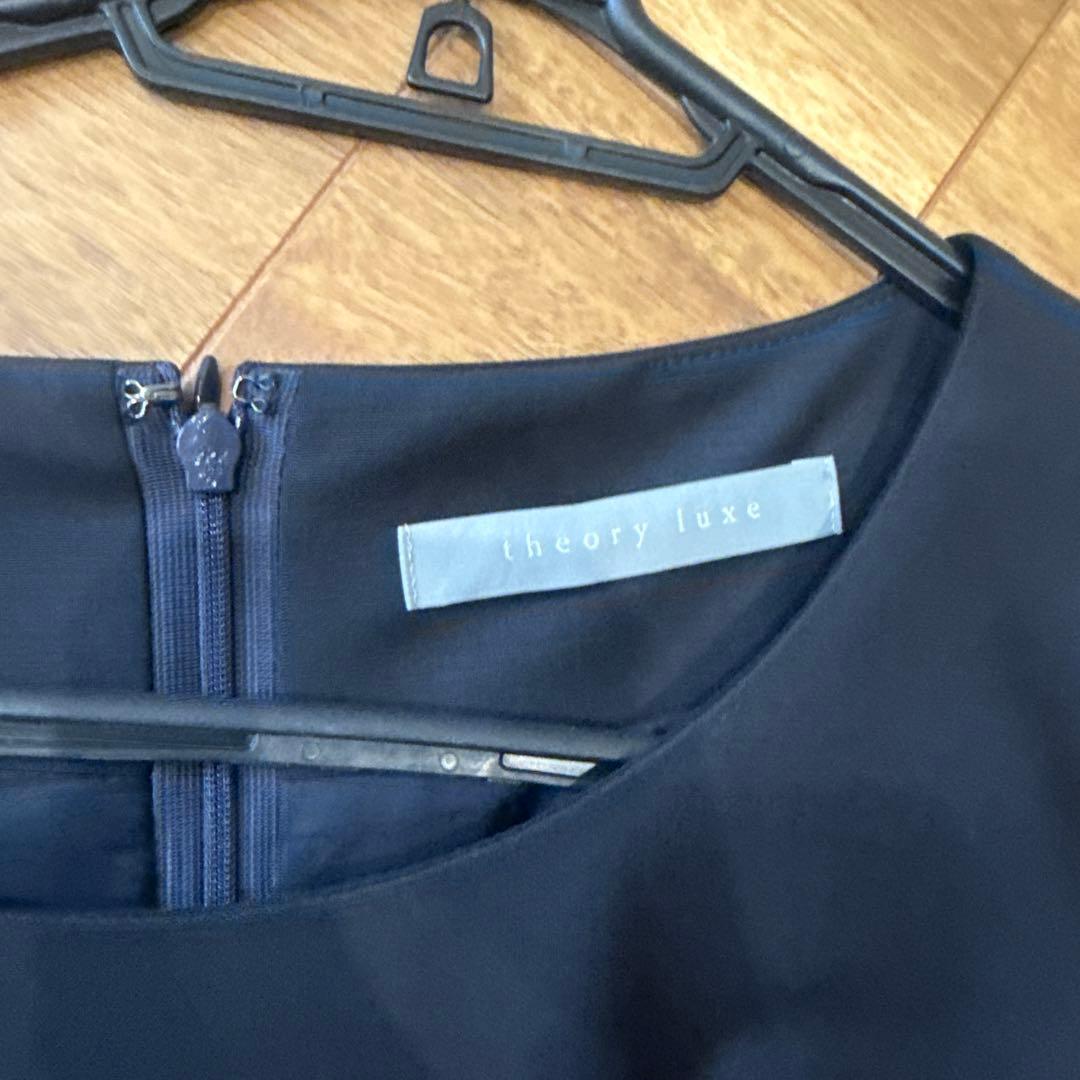 theory luxe ブラック 半袖 ひざ丈ワンピース