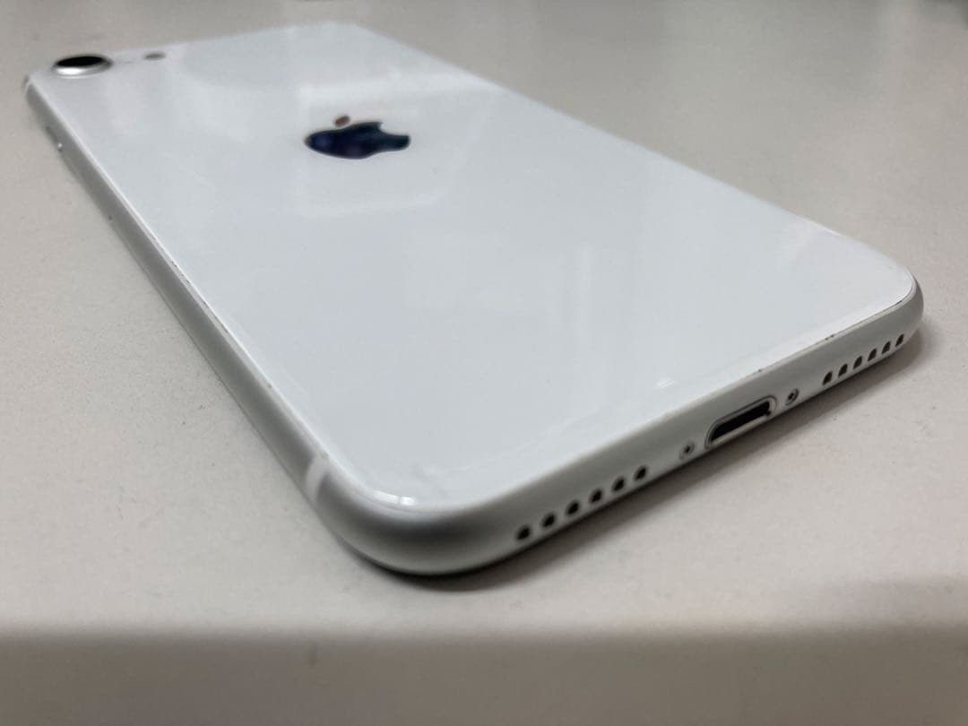 iPhone SE2 64GB ホワイト　SIMフリー　K1971