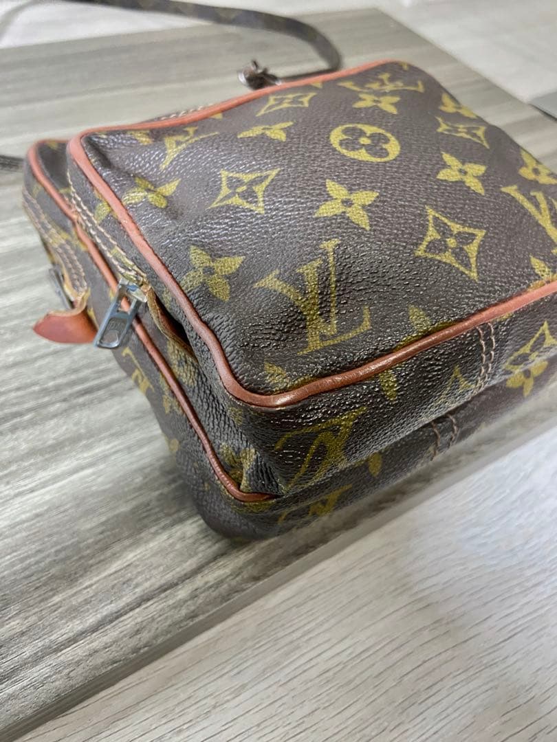 ルイヴィトン　ショルダーバッグ　モノグラム　ミニアマゾン　斜め掛け　レザー