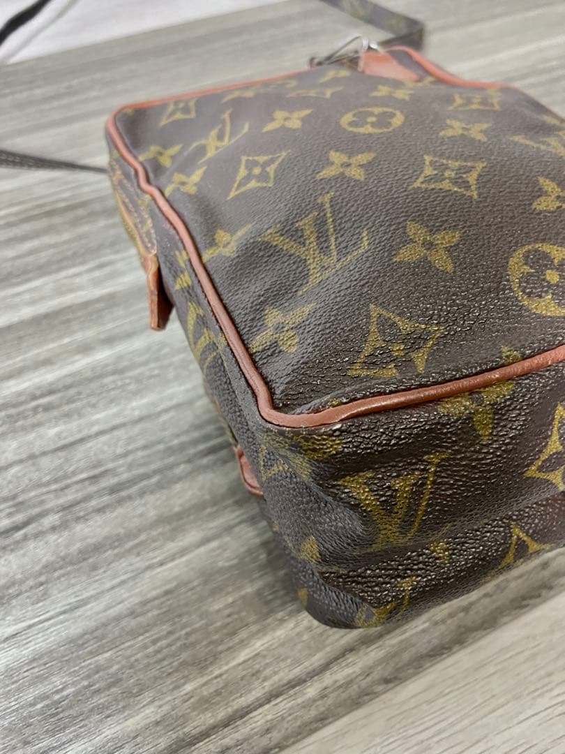 ルイヴィトン　ショルダーバッグ　モノグラム　ミニアマゾン　斜め掛け　レザー