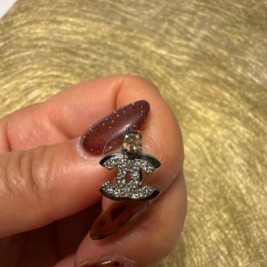 シャネル　CCロゴ ピアス(片耳用) シルバー　ラインストーンつき