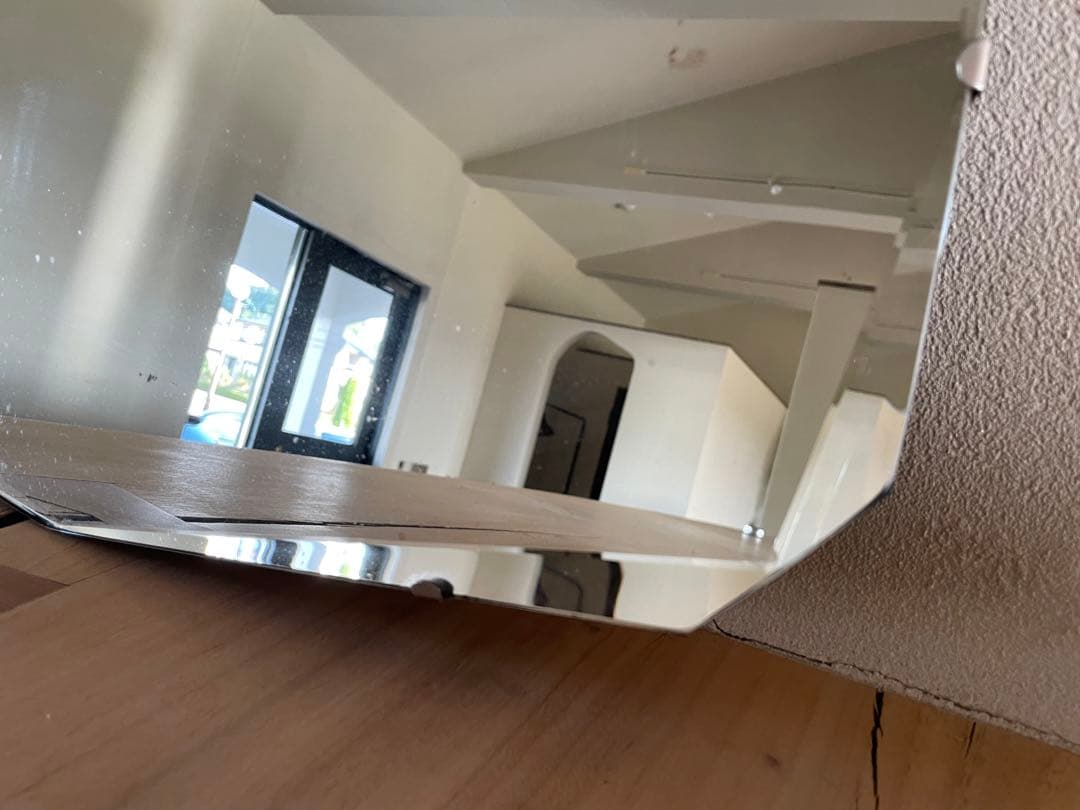 横長のイギリスアンティークミラー（壁掛け鏡）