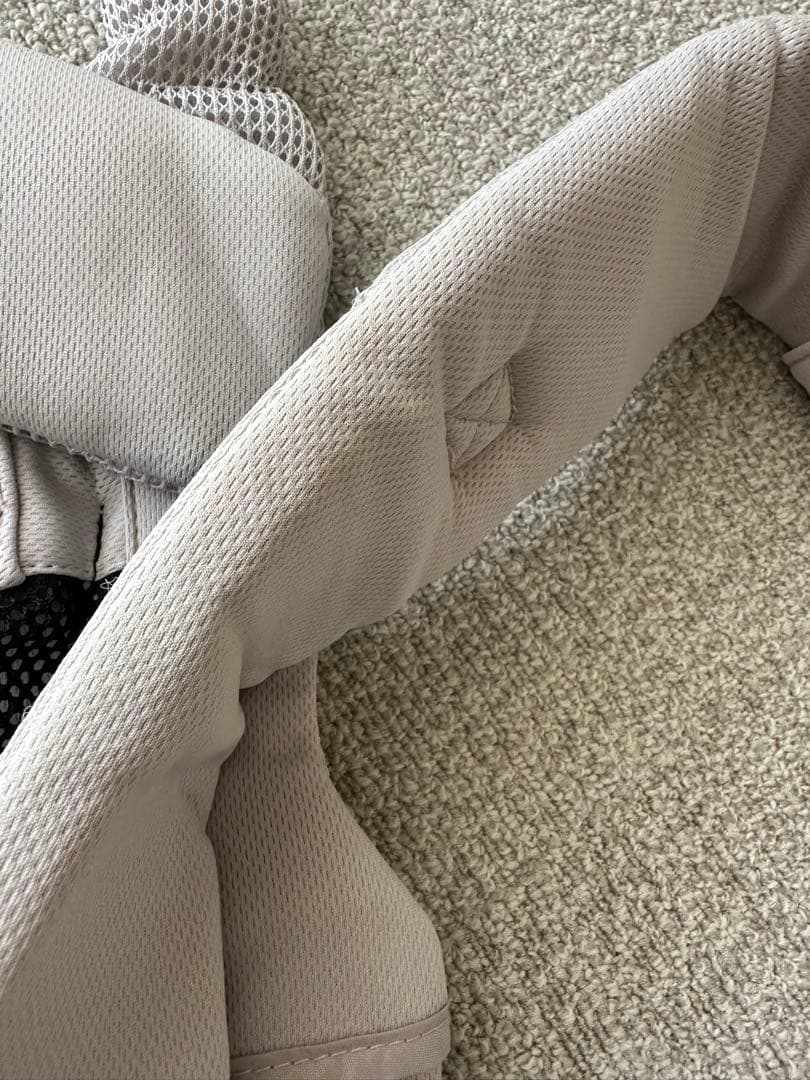 アップリカ　ラクリス　抱っこ紐　ホワイトアッシュBG