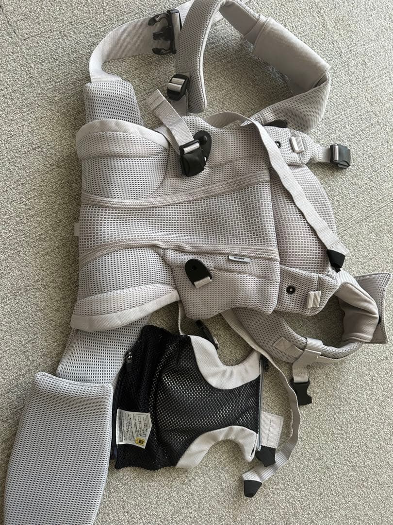 アップリカ　ラクリス　抱っこ紐　ホワイトアッシュBG