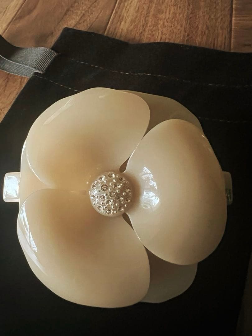 試着のみ　ALEXANDRE DE PARIS フラワーバレッタ