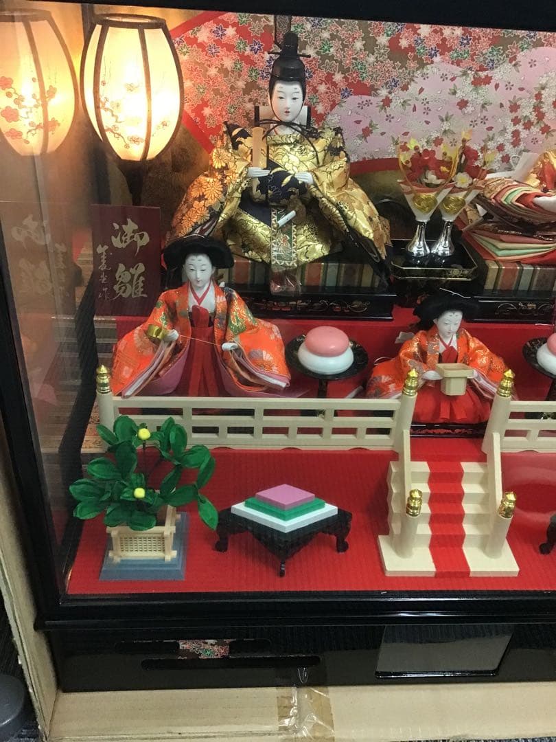 雛人形セット 豪華な飾り台付き