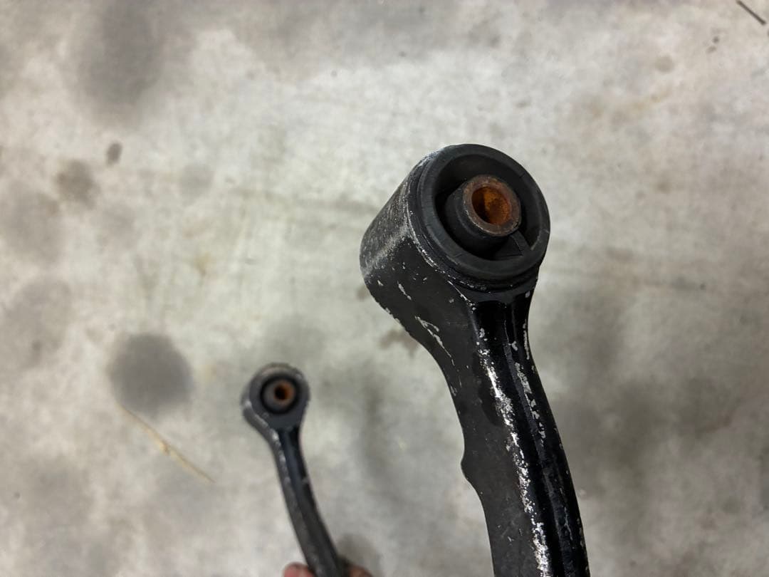 nm35 ステージア アッパーアーム z33 v35 流用に