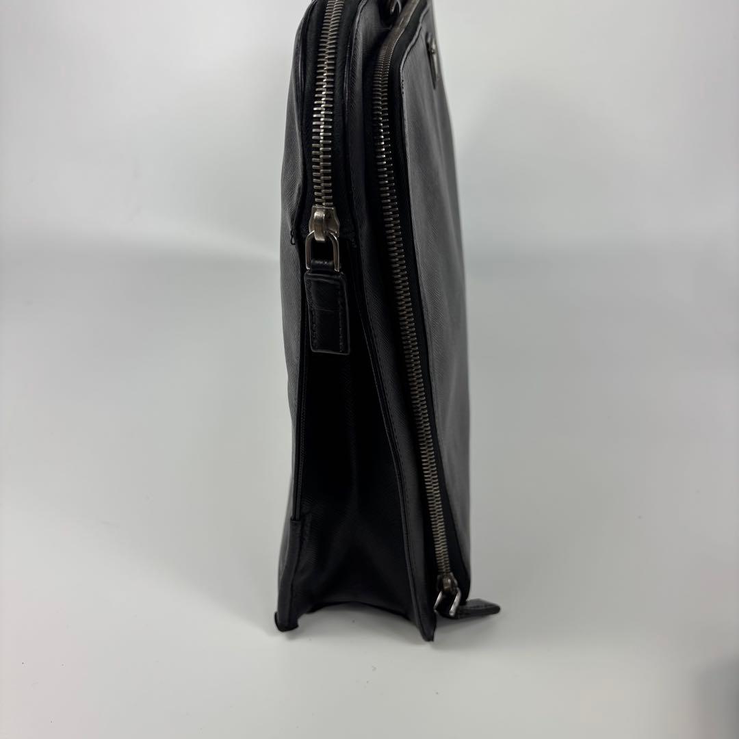 PRADA カバン ビジネスバッグ ブリーフケース 黒　サフィアーノ　鑑定済