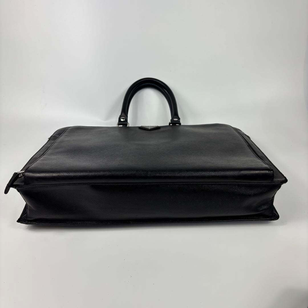 PRADA カバン ビジネスバッグ ブリーフケース 黒　サフィアーノ　鑑定済