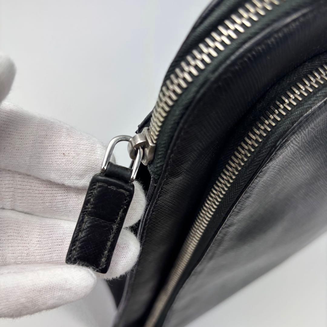 PRADA カバン ビジネスバッグ ブリーフケース 黒　サフィアーノ　鑑定済