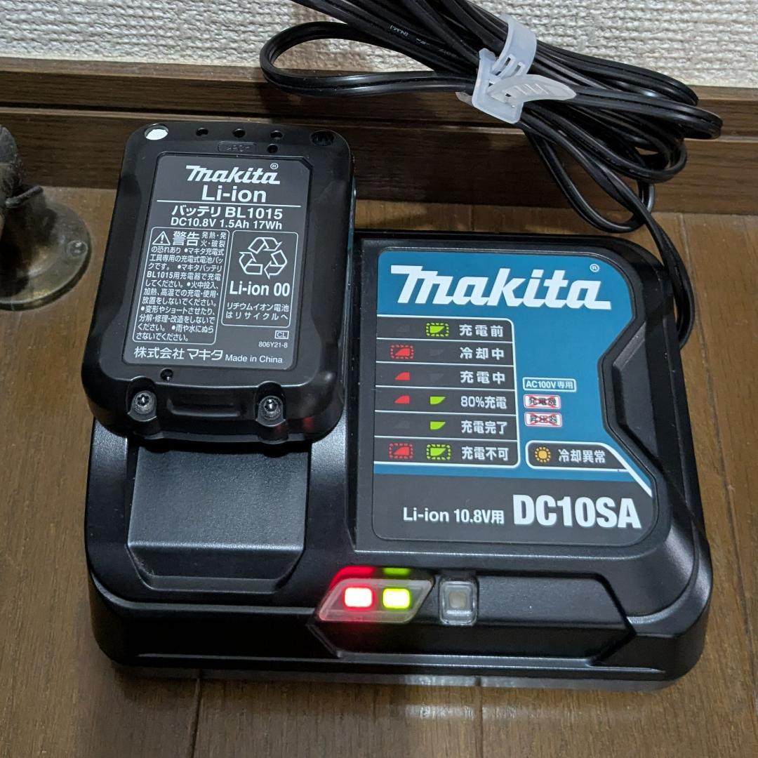 マキタ コードレス掃除機　CL107FD　サイクロンアタッチメント　スタンド付属