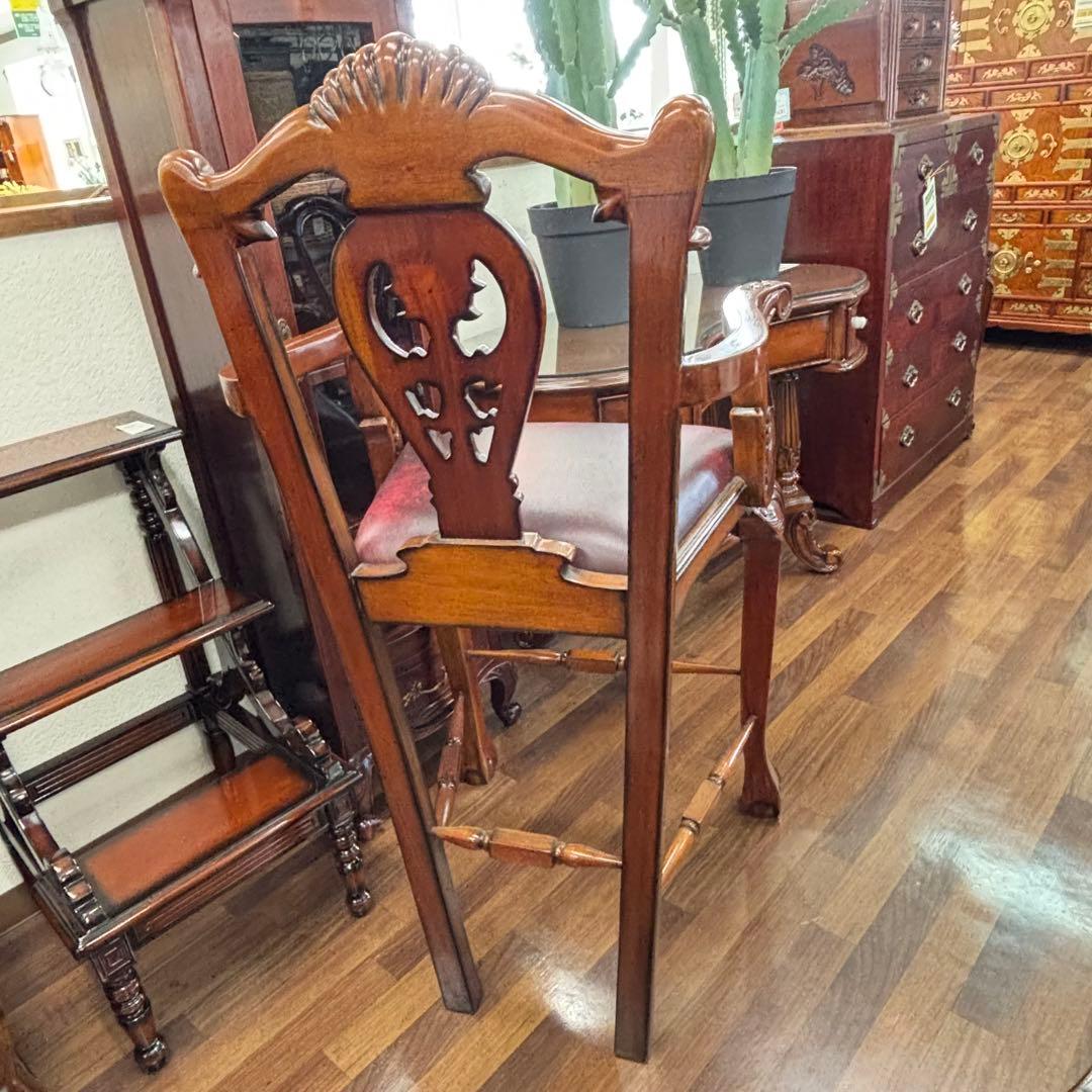 マホガニーアンティーク調 木製彫刻入り 巨大バーチェア 撮影用椅子 アームチェア