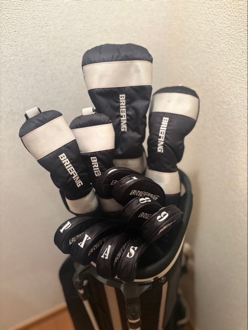 BRIEFING キャディバッグ 【ヘッドカバー付き】ブラック/ホワイト