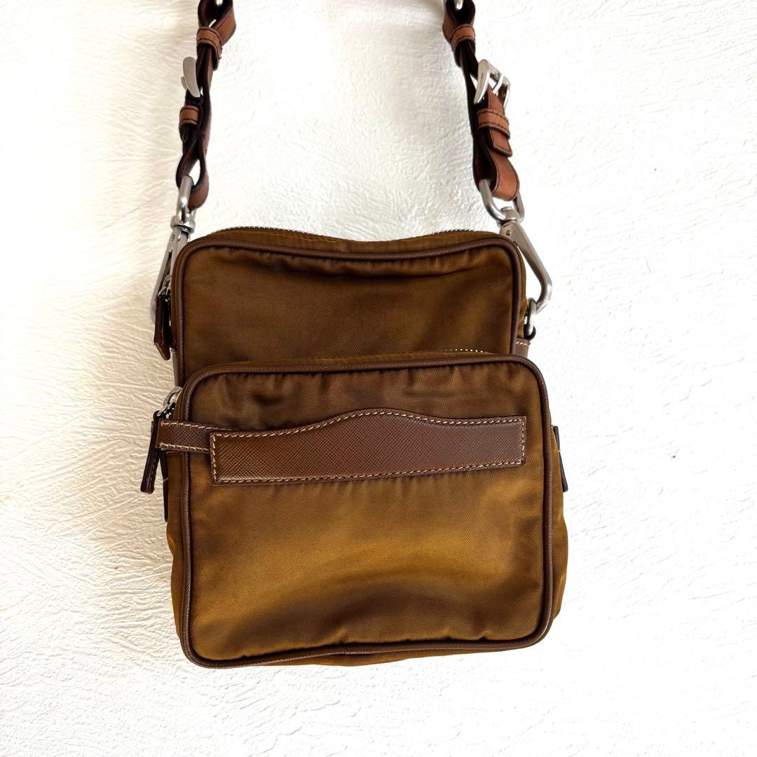 PRADA ナイロン 三角ロゴ　ワンショルダーバッグ ブラウン