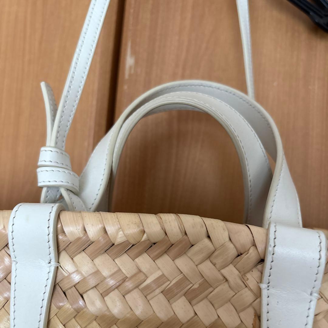 セリーヌのロゴ入りストローバッグ