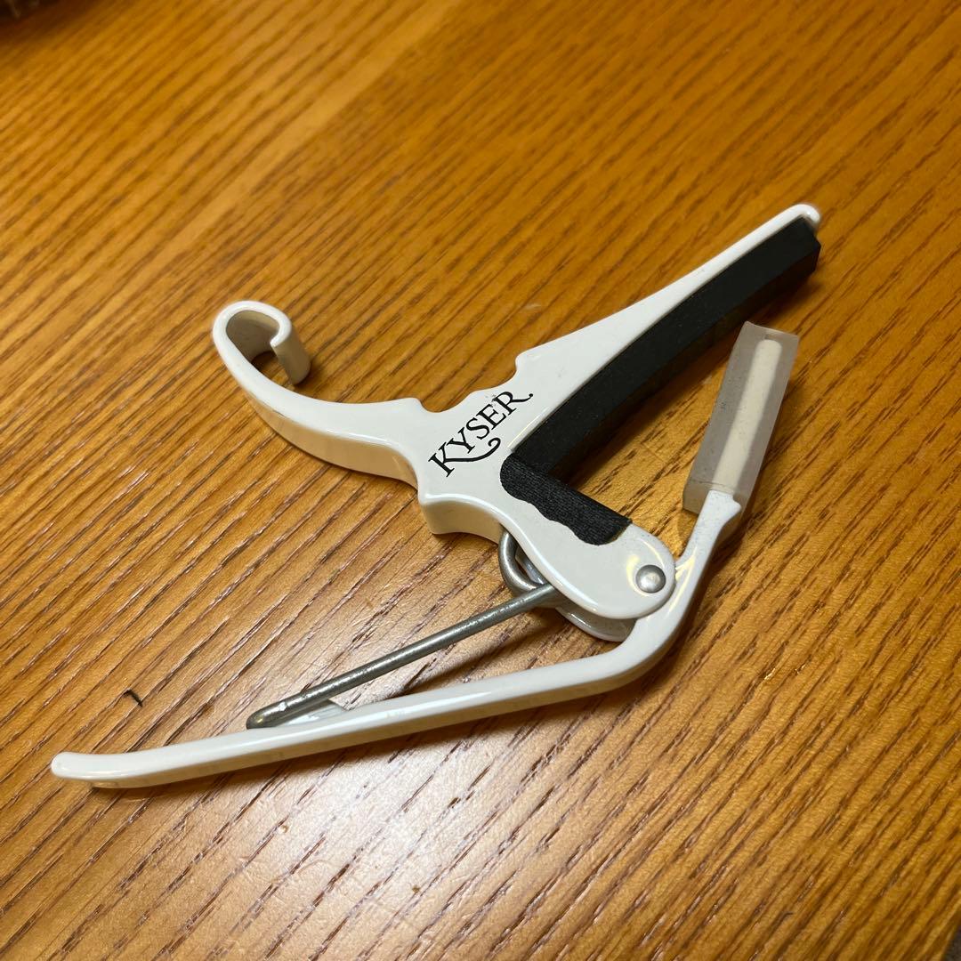 YAMAHA FS-325アコースティックギター　中古、ケース、ギター立て、カポ