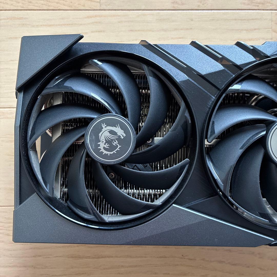 MSI RTX 4090 ヒートシンク　3連　ファン　バックプレート　LED