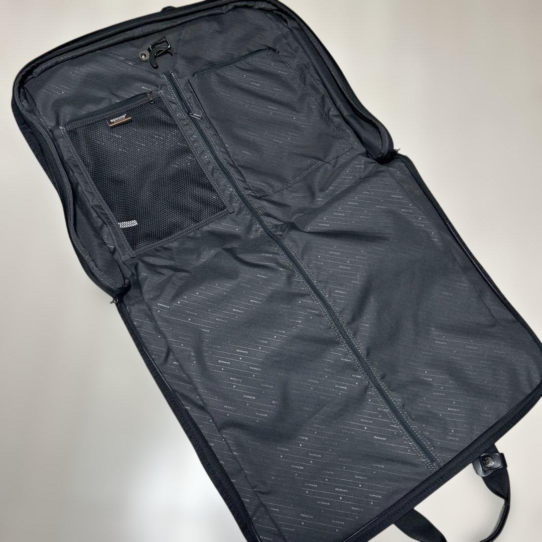 美品　bermas ガーメント　バーマス　ガーメントバッグ