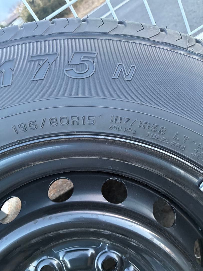 ハイエース純正　DUNLOP 15インチ タイヤ・ホイールセット