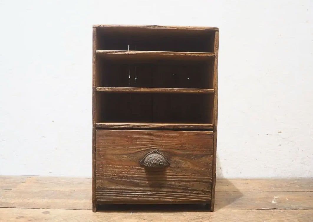 1319 小ぶりな杉の収納棚　飾り棚　抽斗　ケース　古家具　レトロ　ビンテージ