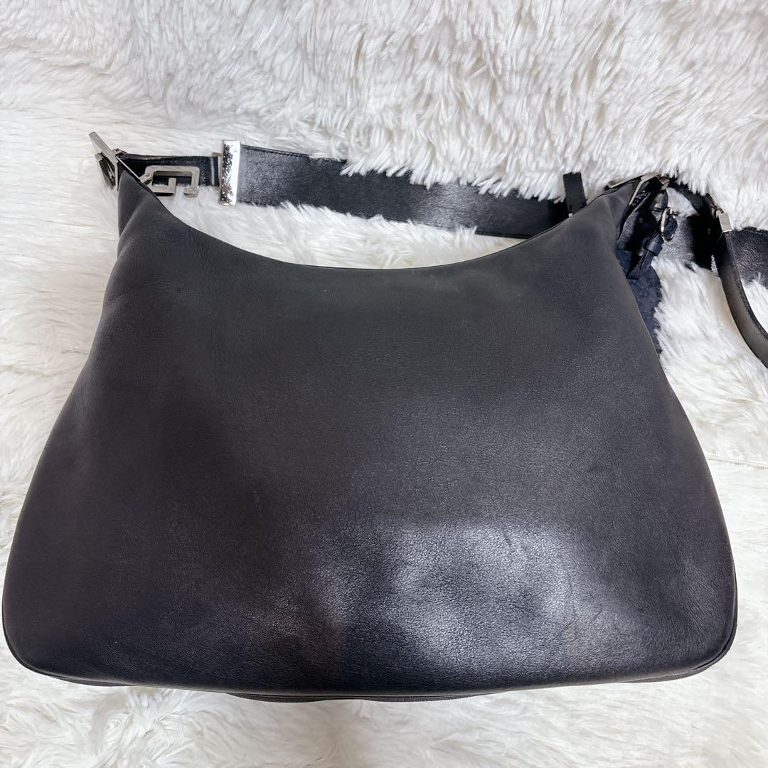 GUCCI グッチ　ワンショルダー　メッセンジャーバッグ　黒　GGタグなし