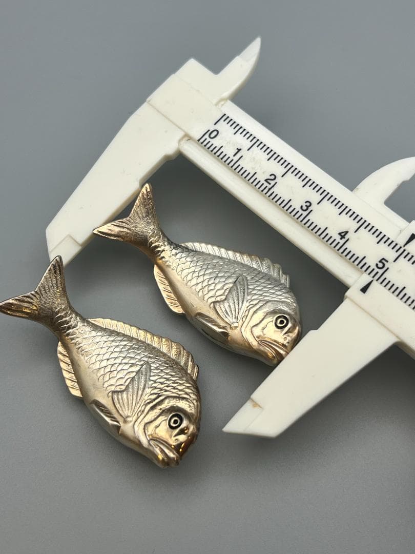 【海】純銀　鯛形　箸置き　2個　銀製　銀製品　銀器　台所用品　置物　重量約28g