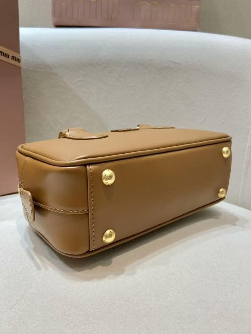 M☆IU MIU ベージュ レザー ショルダーバッグ~~~