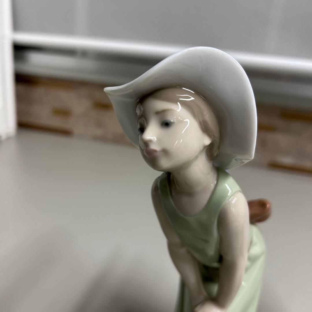 LLADRO リヤドロ 麦わら帽子をかぶった好奇心旺盛な女の子 少女