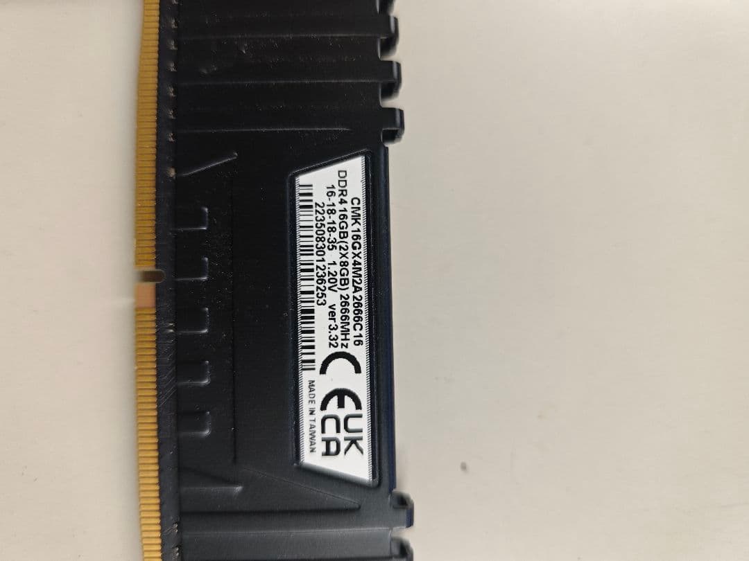 Vengeance DDR4 16GB (2x8GB) メモリ
