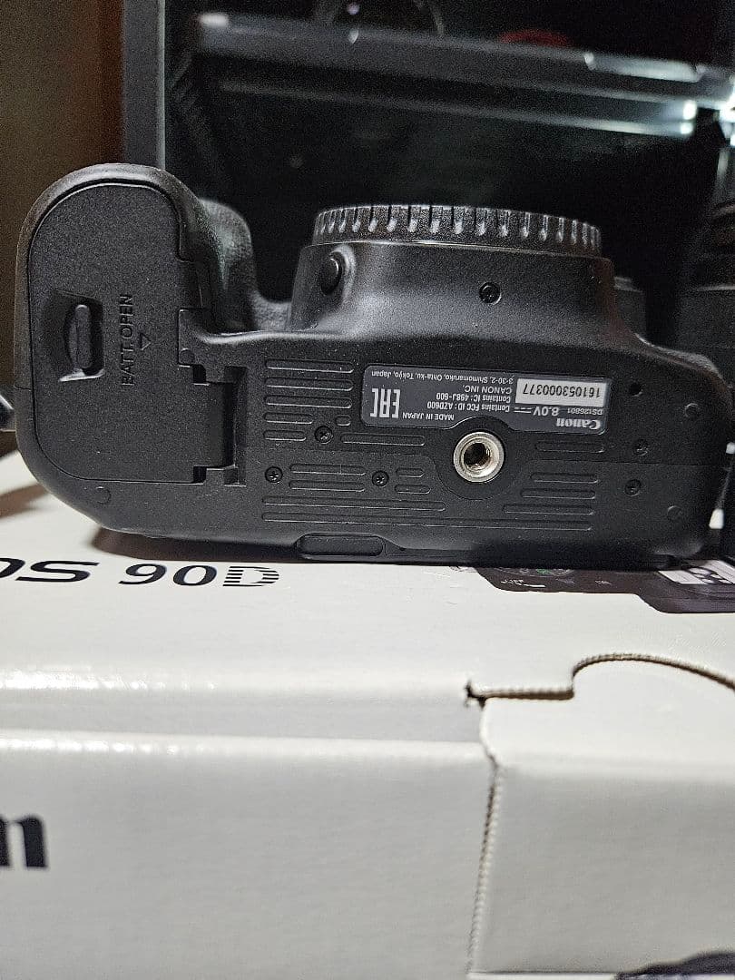 Canon EOS 90D デジタル一眼レフ 本体　レンズ付き