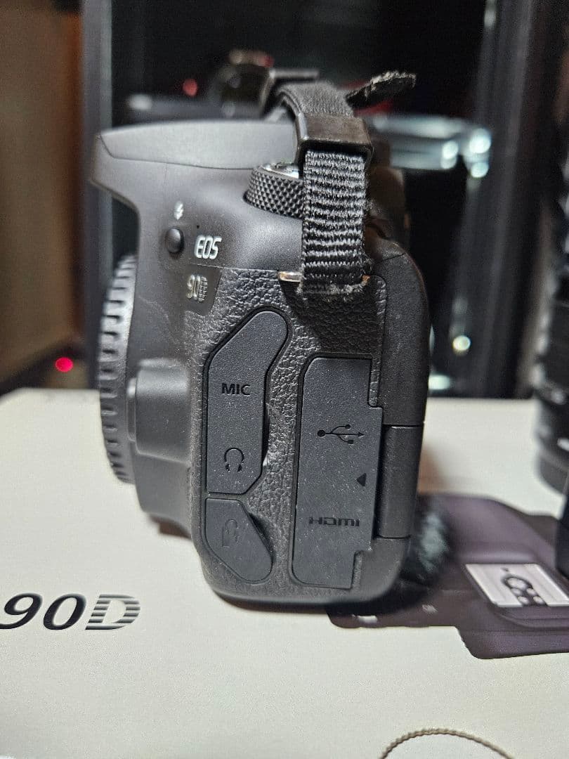 Canon EOS 90D デジタル一眼レフ 本体　レンズ付き