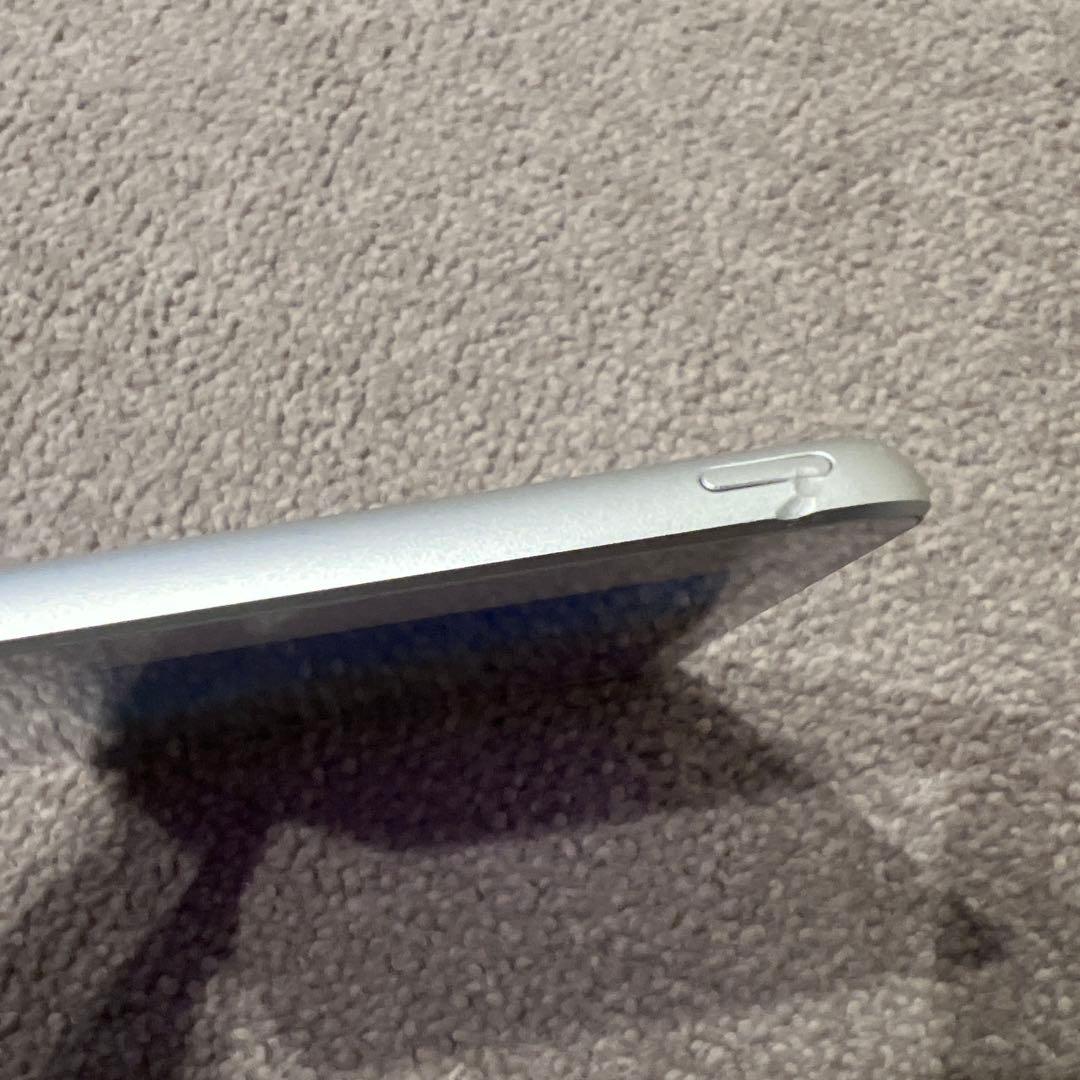 キズあり　iPad 第6世代 wifiモデル 32GB シルバー