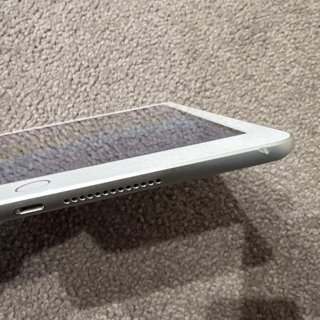 キズあり　iPad 第6世代 wifiモデル 32GB シルバー