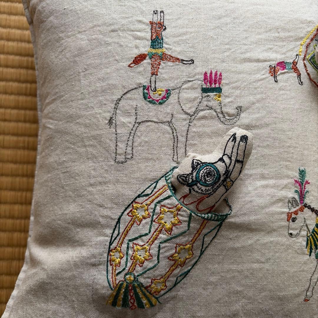 動物刺繍のリネンクッション