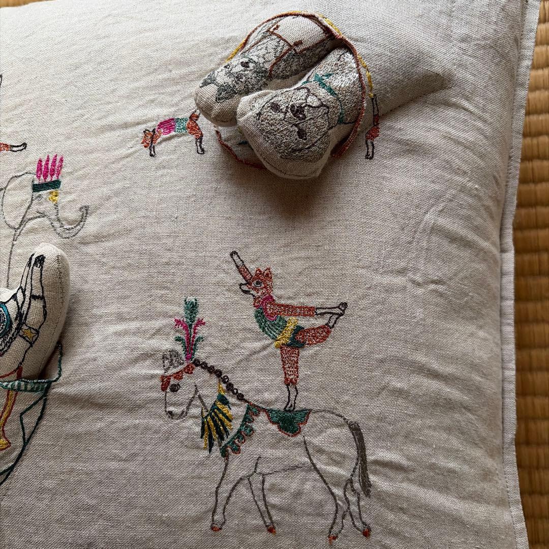 動物刺繍のリネンクッション