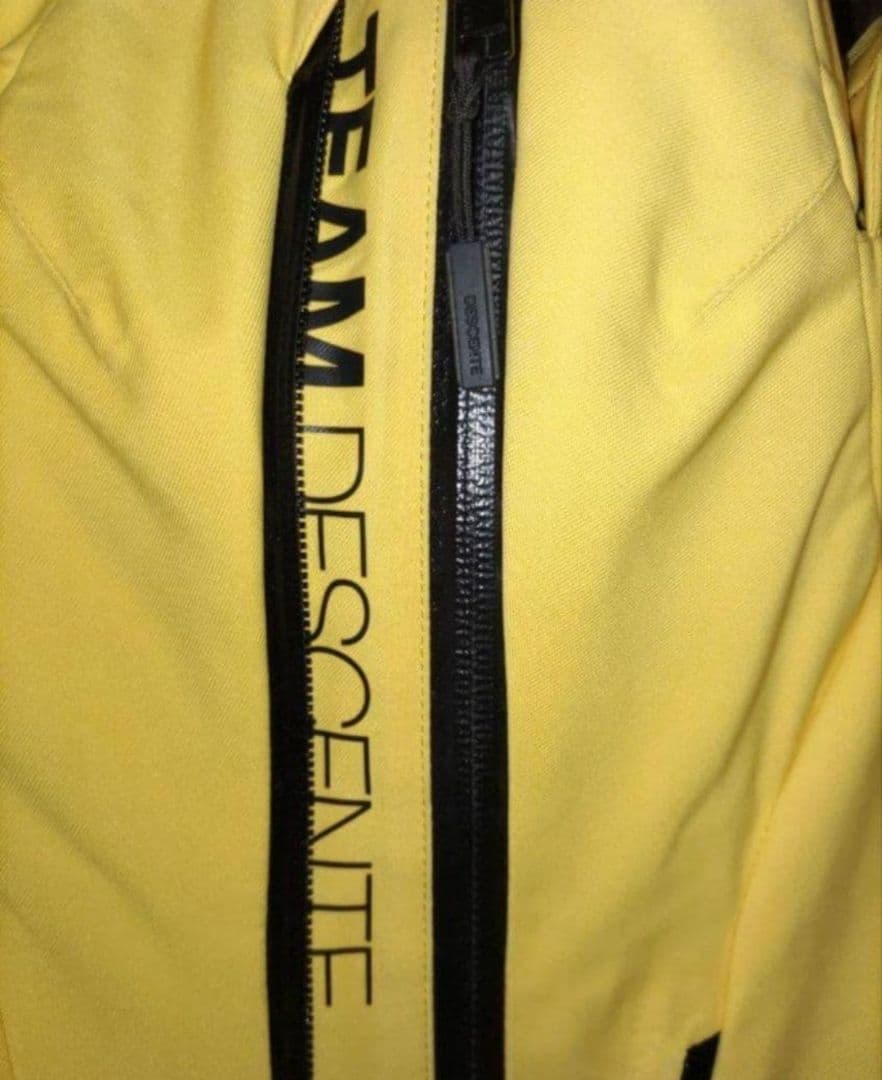 a TEAM DESCENTE デサント 選手用ジャケット