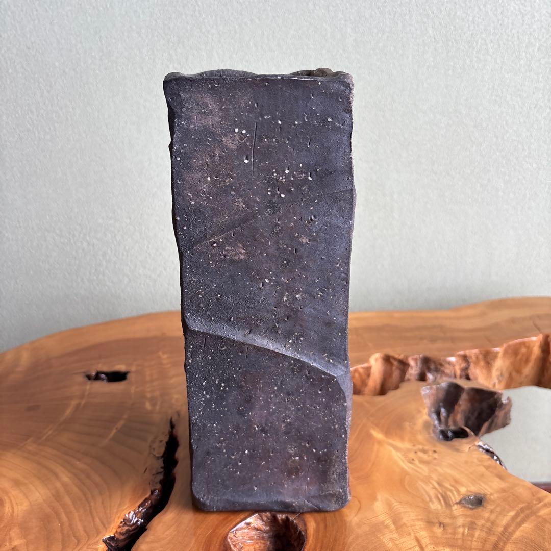備前焼 松本頼明造 「備前窯変角花入」花生 花入 共箱 花瓶 高さ27cm