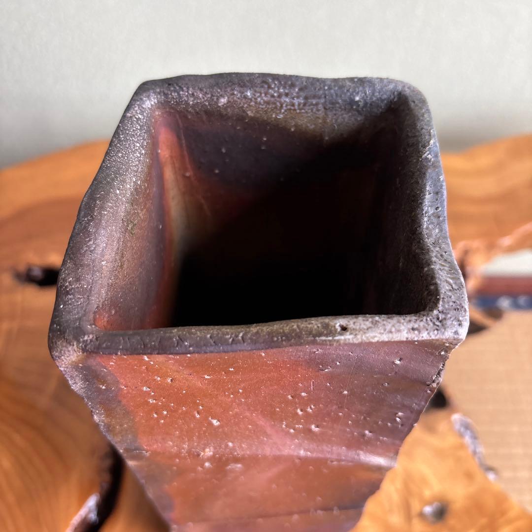 備前焼 松本頼明造 「備前窯変角花入」花生 花入 共箱 花瓶 高さ27cm