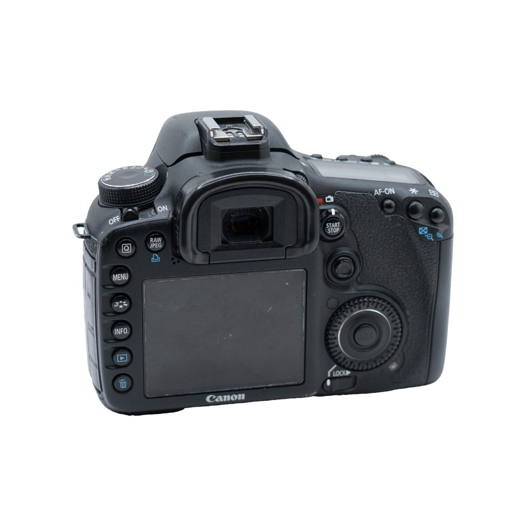 Canon EOS7D デジタル一眼レフカメラ・充電器・バッテリーグリップ付